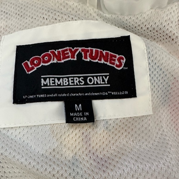 #25❤️ Brand new with tags Members only Looney tunes windbreaker - Picture 6 of 12